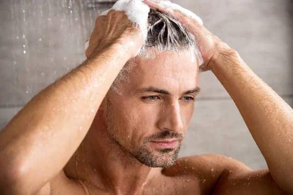 man shampooing his hair